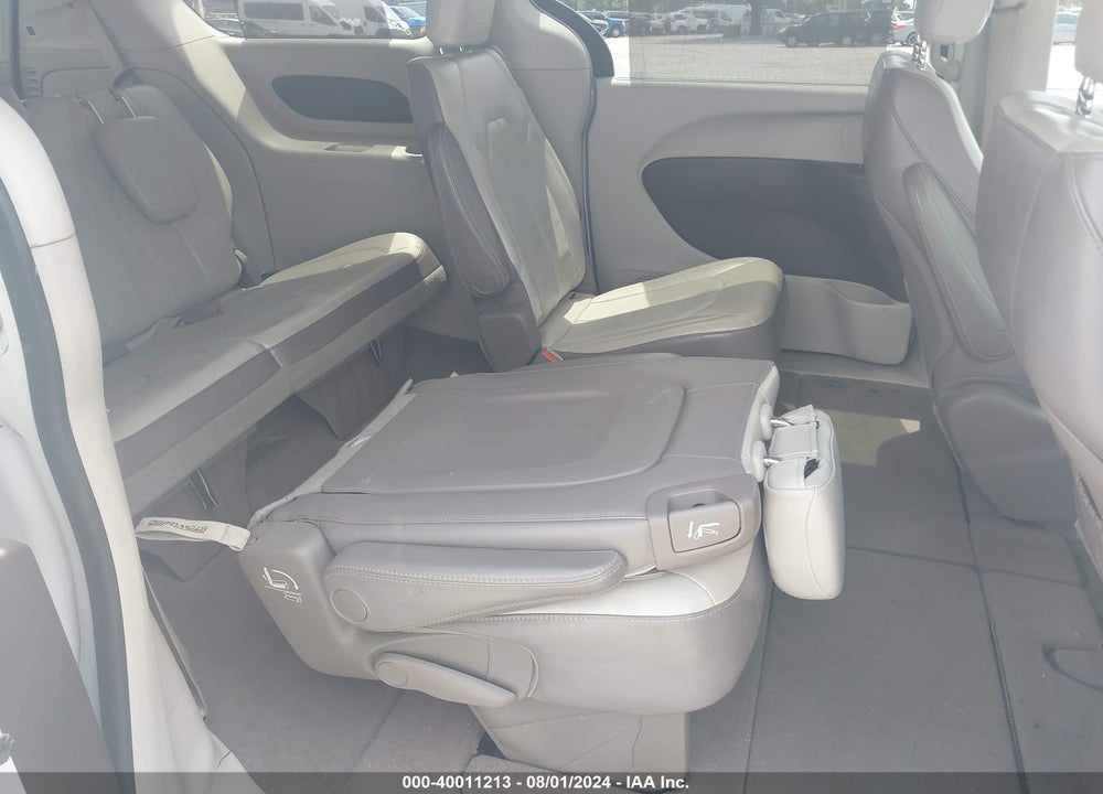 2017 CHRYSLER PACIFICA TOURING L VIN: 2C4RC1BG0HR702867