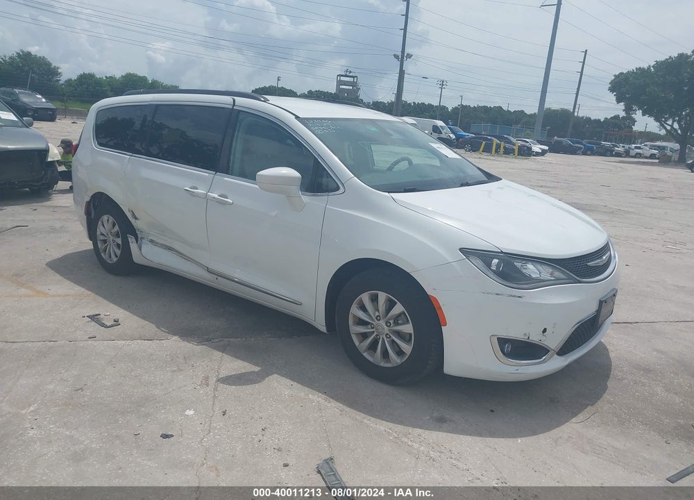 2017 CHRYSLER PACIFICA TOURING L VIN: 2C4RC1BG0HR702867