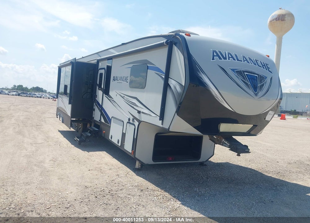 2018 KEYSTONE AVALANCHE 395BH VIN: 4YDF39524JE760160
