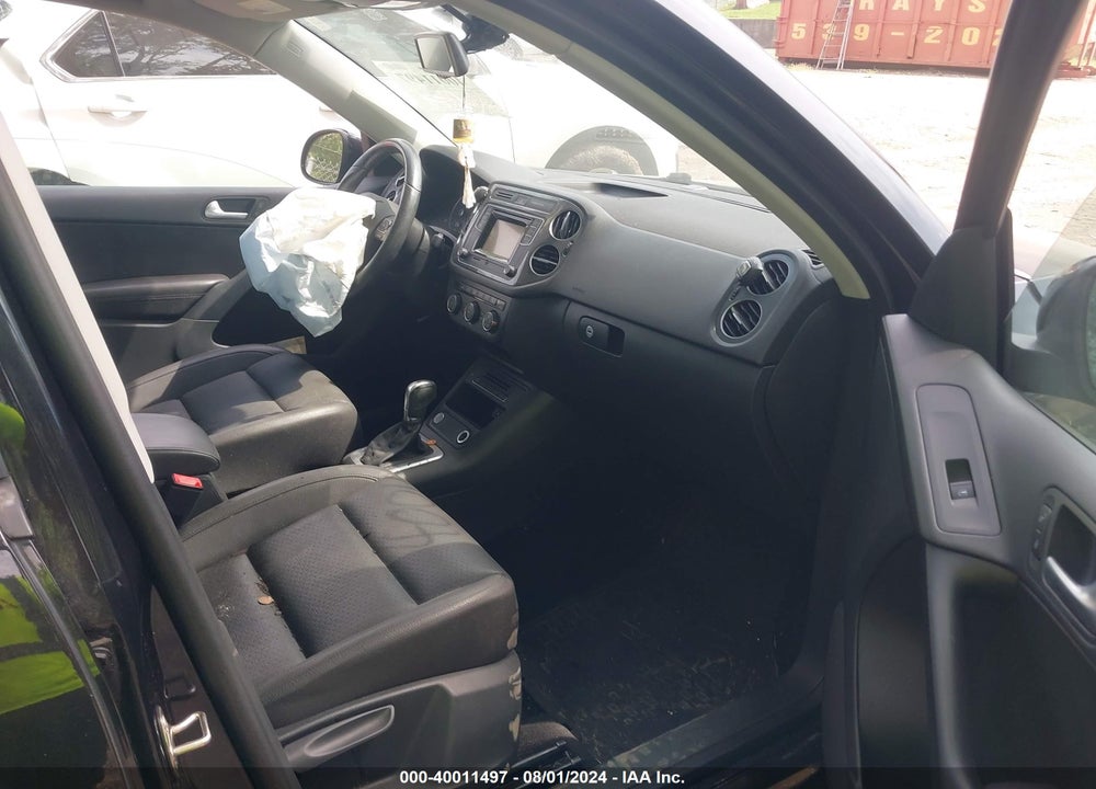 2016 VOLKSWAGEN TIGUAN S VIN: WVGAV7AX0GW573798