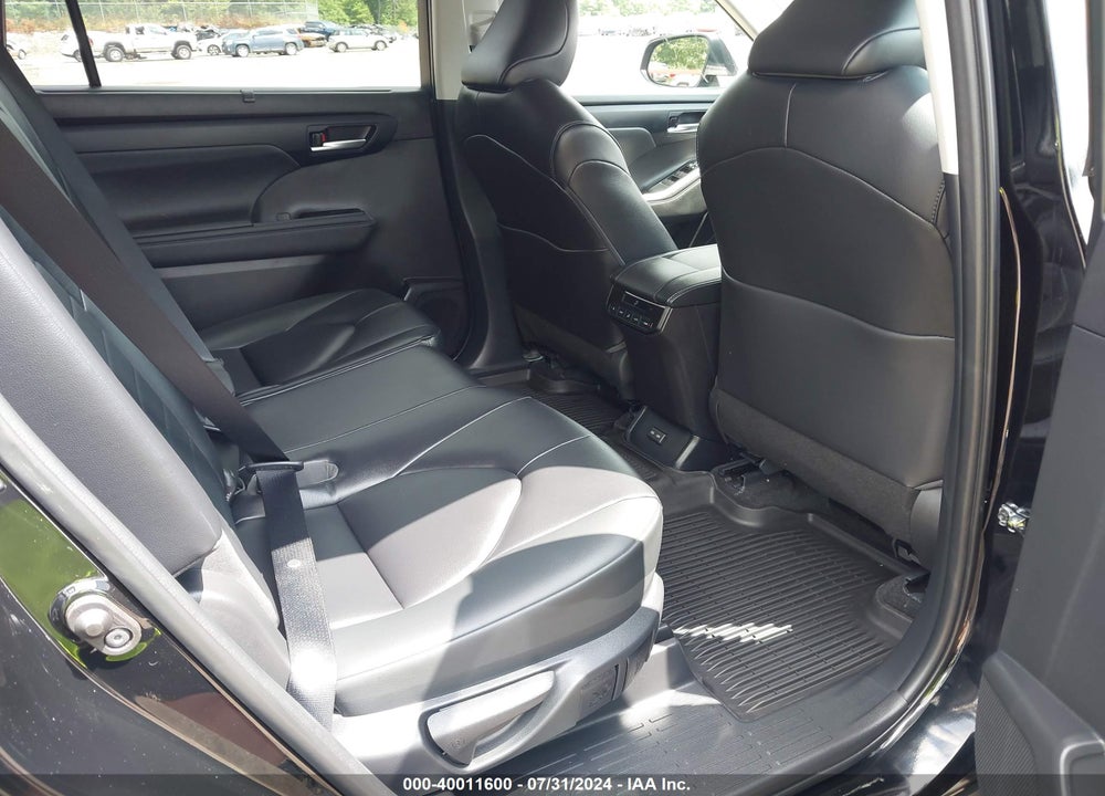 2023 TOYOTA HIGHLANDER XLE VIN: 5TDKDRBH3PS038270