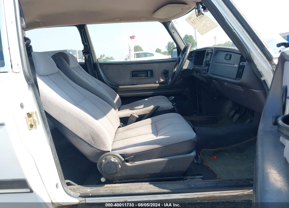 1988 SAAB 900 VIN: YS3AR35J8J3012659