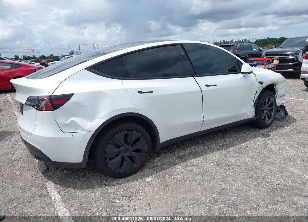 2024 TESLA MODEL Y VIN: 7SAYGDED7RF099550