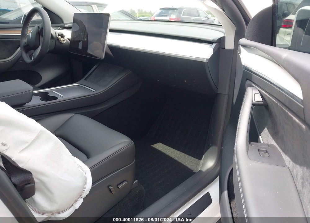 2024 TESLA MODEL Y VIN: 7SAYGDED7RF099550
