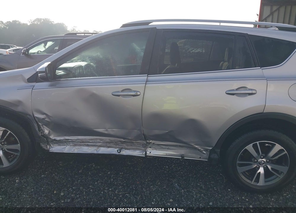 2017 TOYOTA RAV4 XLE VIN: 2T3WFREVXHW318085