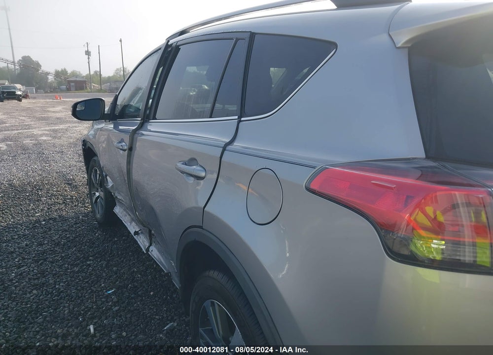 2017 TOYOTA RAV4 XLE VIN: 2T3WFREVXHW318085