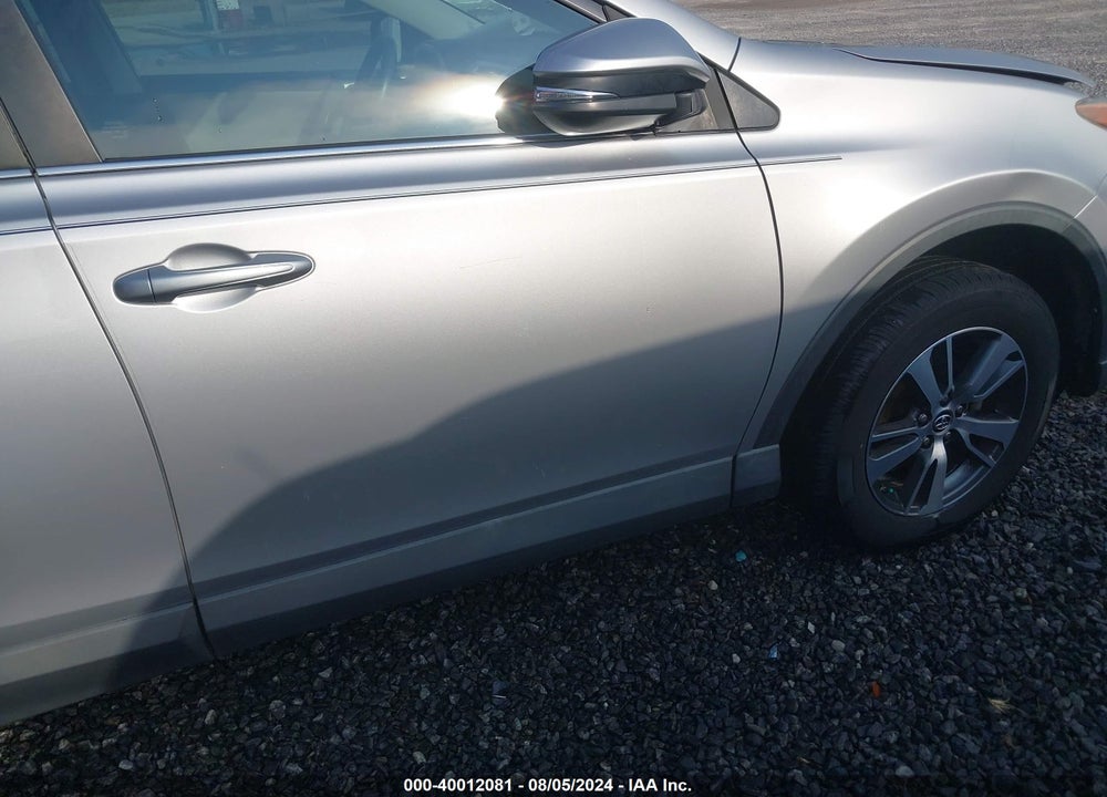 2017 TOYOTA RAV4 XLE VIN: 2T3WFREVXHW318085