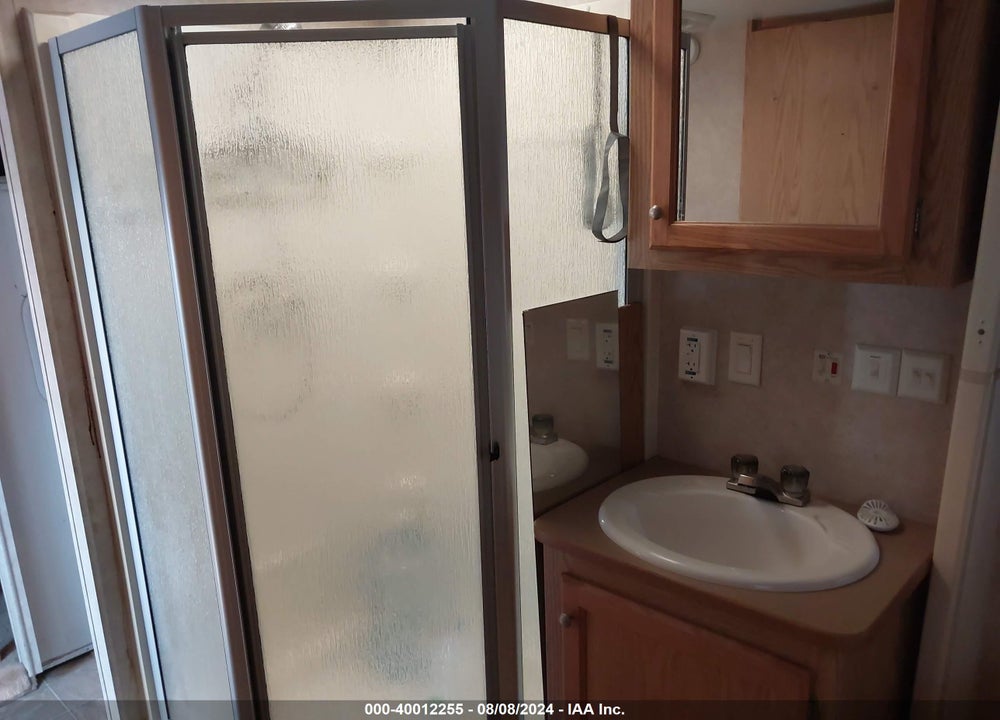 2005 AMERICAN CAMP F320ES VIN: 5M6FE32205S001594