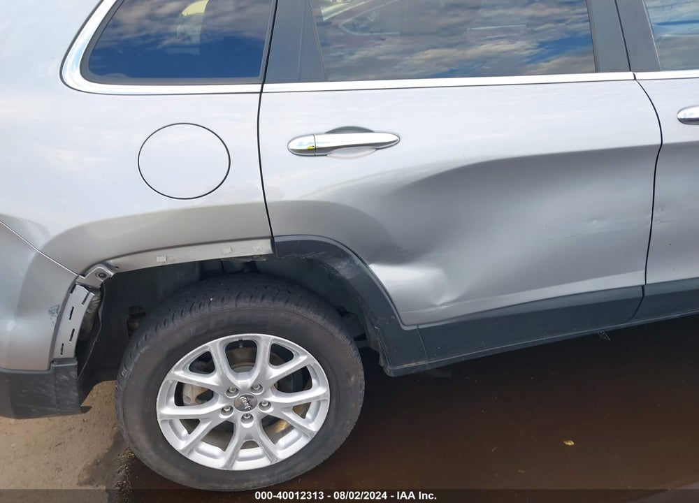 2015 JEEP CHEROKEE LATITUDE VIN: 1C4PJLCB8FW590464