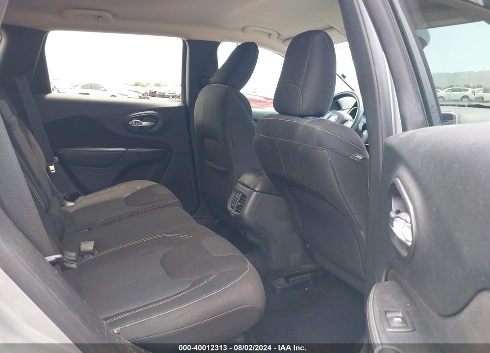 2015 JEEP CHEROKEE LATITUDE VIN: 1C4PJLCB8FW590464
