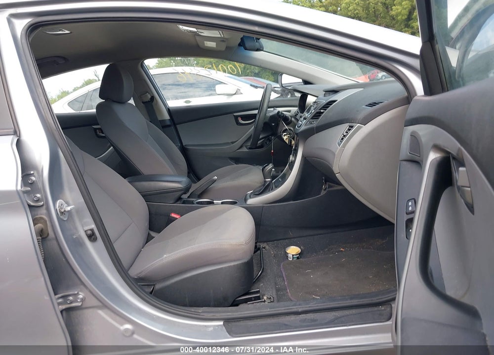 2016 HYUNDAI ELANTRA VIN: 5NPDH4AE9GH677377