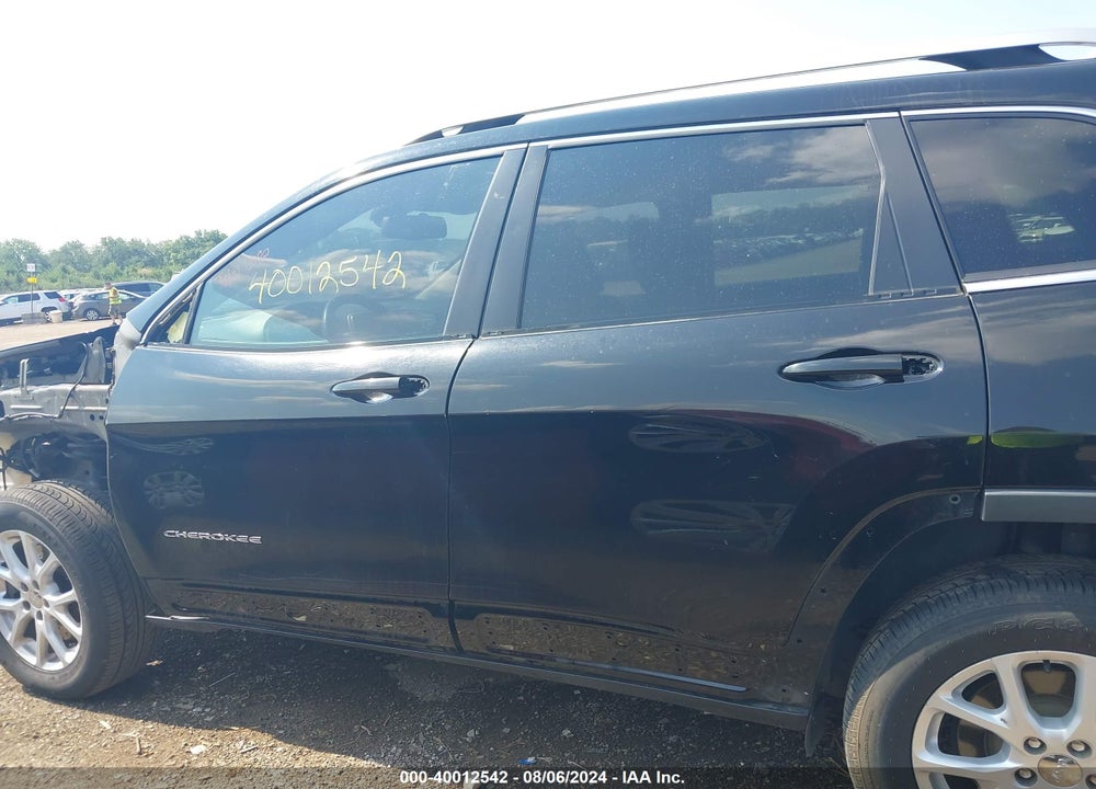 2017 JEEP CHEROKEE LATITUDE 4X4 VIN: 1C4PJMCB8HD220460