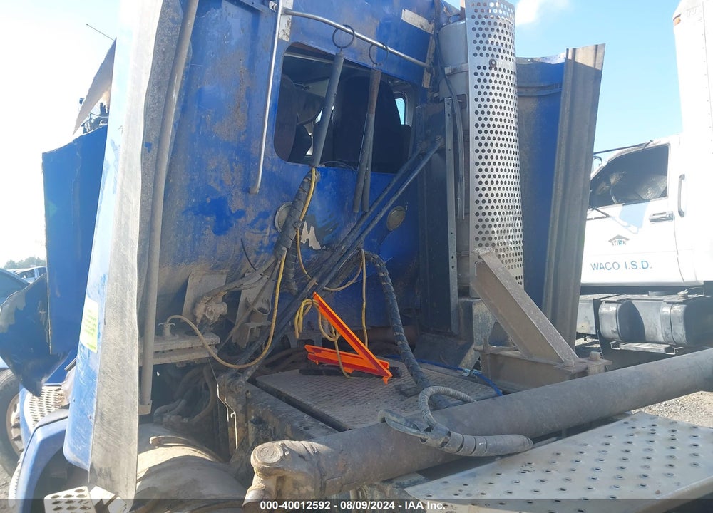 2010 KENWORTH T660 T660 VIN: 1XKAD49X3AJ269707