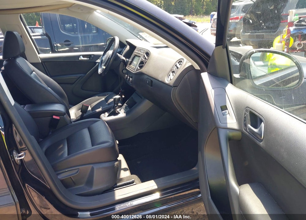 2012 VOLKSWAGEN TIGUAN SE VIN: WVGBV7AX4CW549180