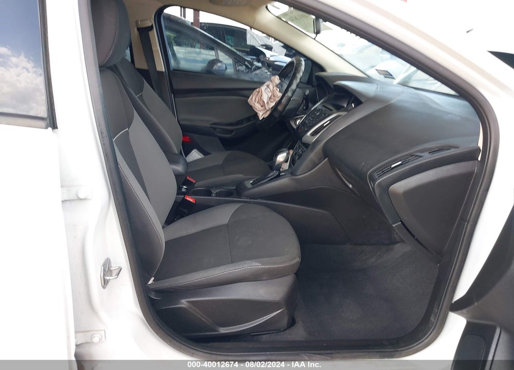 2014 FORD FOCUS SE VIN: 1FADP3F22EL390179