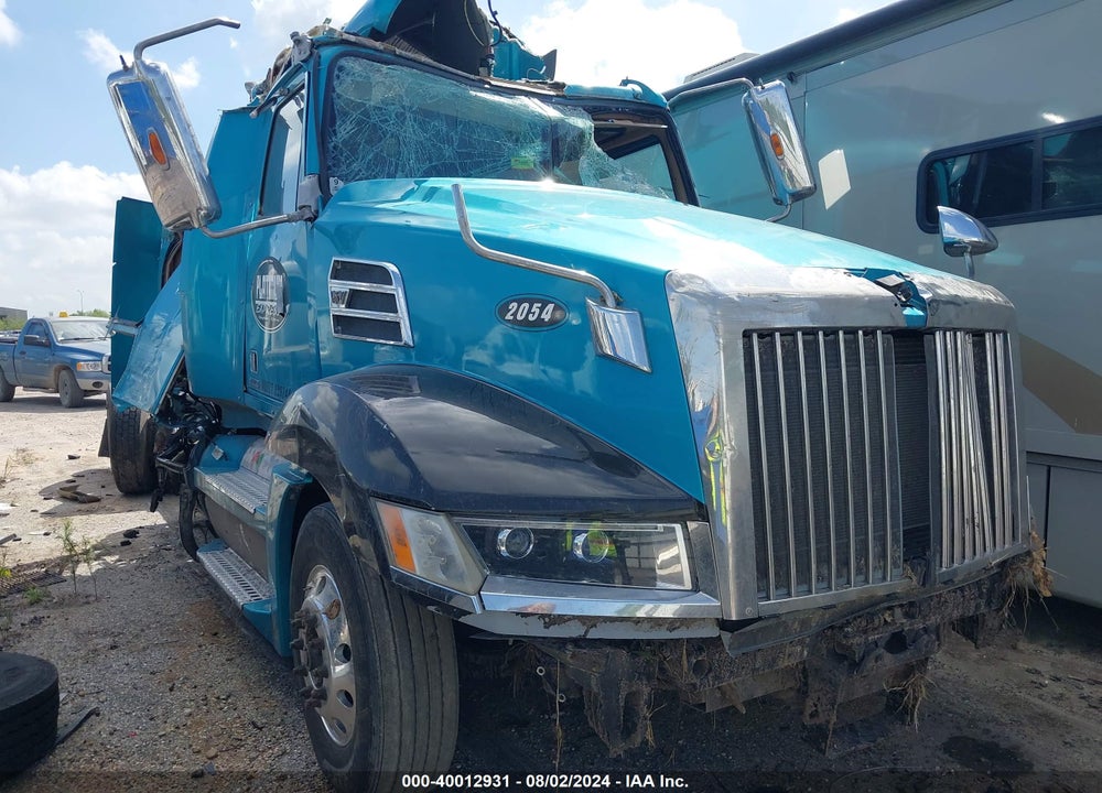 2020 WESTERN STAR 5700 XE SET BACK AXLE W/SLEEPER VIN: 5KJJBHDR3LLKW1554