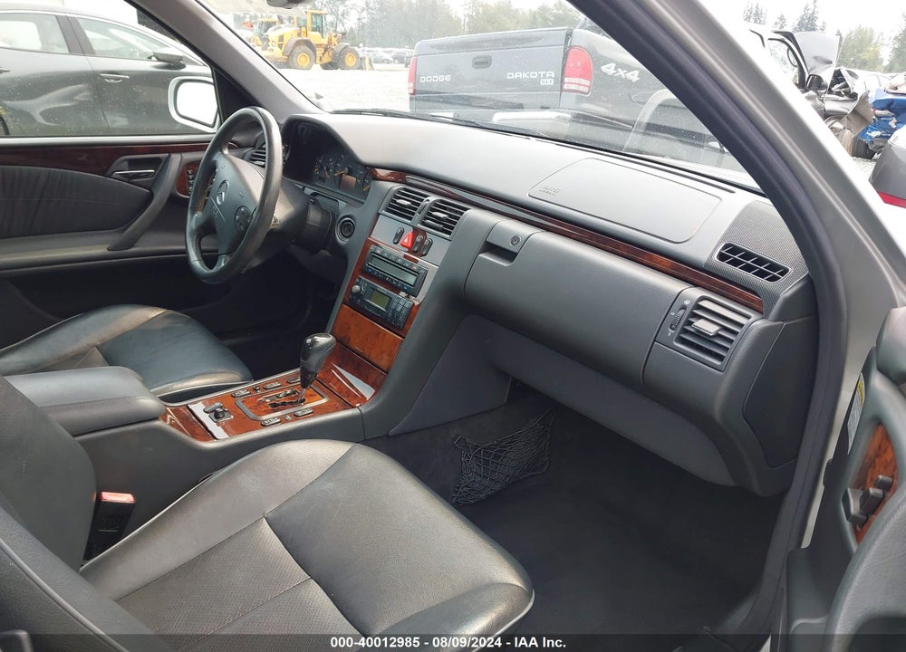 2001 MERCEDES-BENZ E 320 VIN: WDBJF65J61B206628