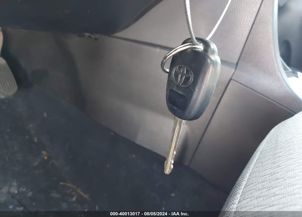 2015 TOYOTA COROLLA LE VIN: 5YFBURHE1FP257572
