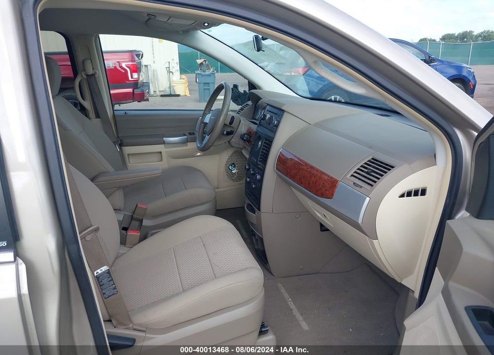 2008 CHRYSLER TOWN & COUNTRY VIN: 2A8HR54P88R824528