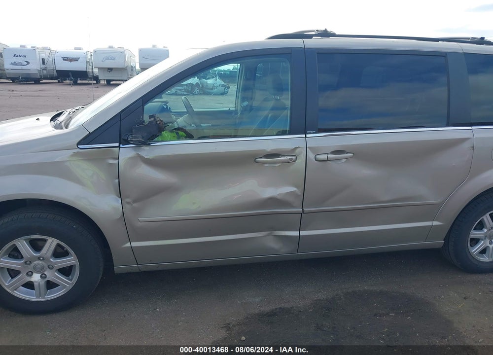 2008 CHRYSLER TOWN & COUNTRY VIN: 2A8HR54P88R824528
