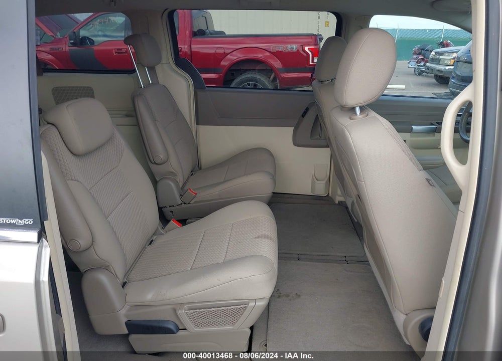 2008 CHRYSLER TOWN & COUNTRY VIN: 2A8HR54P88R824528