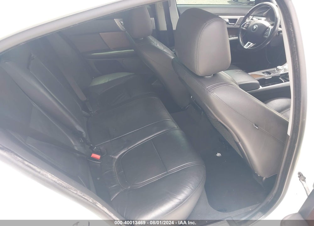 2015 JAGUAR XF 2.0T PREMIUM VIN: SAJWA0FS5FPU56917