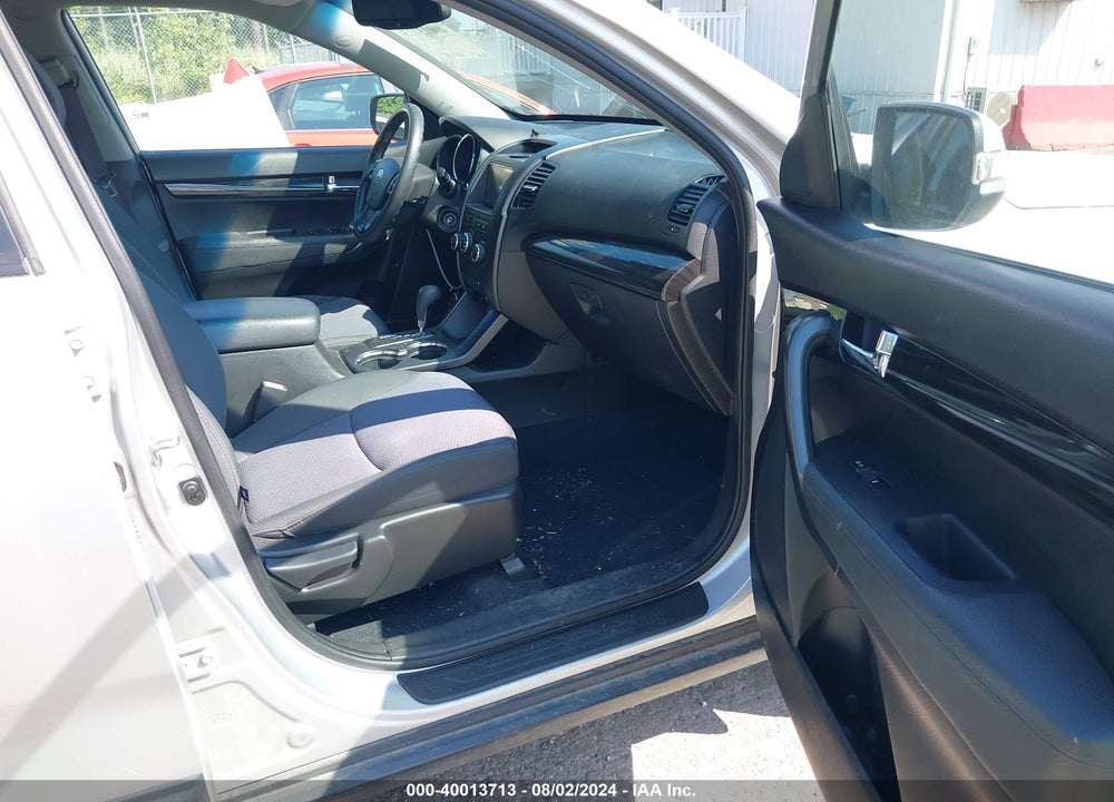 2012 KIA SORENTO LX VIN: 5XYKTDA61CG240893