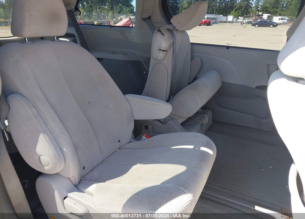 2013 TOYOTA SIENNA LE V6 7 PASSENGER AUTO ACCESS SEAT/LE V6 8 PASSENGER VIN: 5TDKK3DC5DS364250