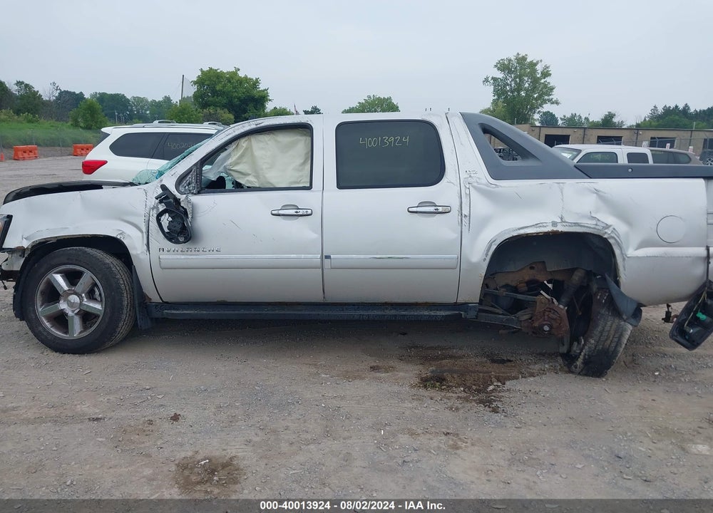 2011 CHEVROLET AVALANCHE 1500 LTZ VIN: 3GNTKGE36BG200180