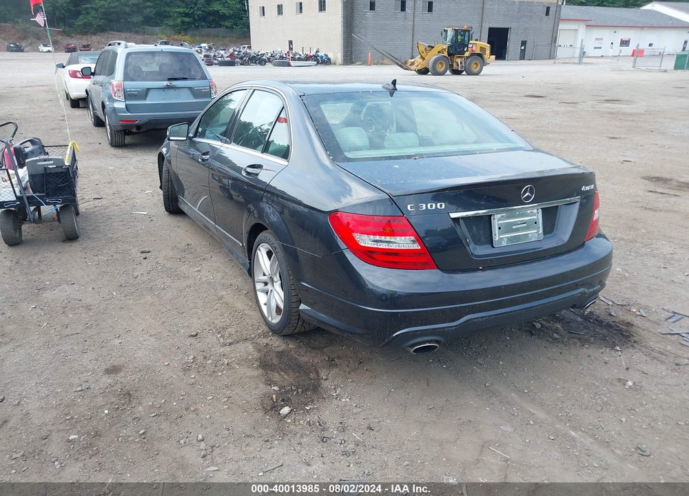 2013 MERCEDES-BENZ C 300 LUXURY 4MATIC/SPORT 4MATIC VIN: WDDGF8AB7DR270250