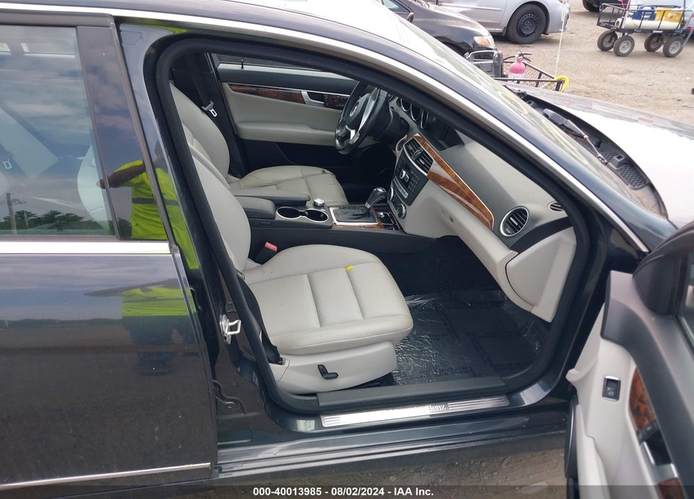 2013 MERCEDES-BENZ C 300 LUXURY 4MATIC/SPORT 4MATIC VIN: WDDGF8AB7DR270250