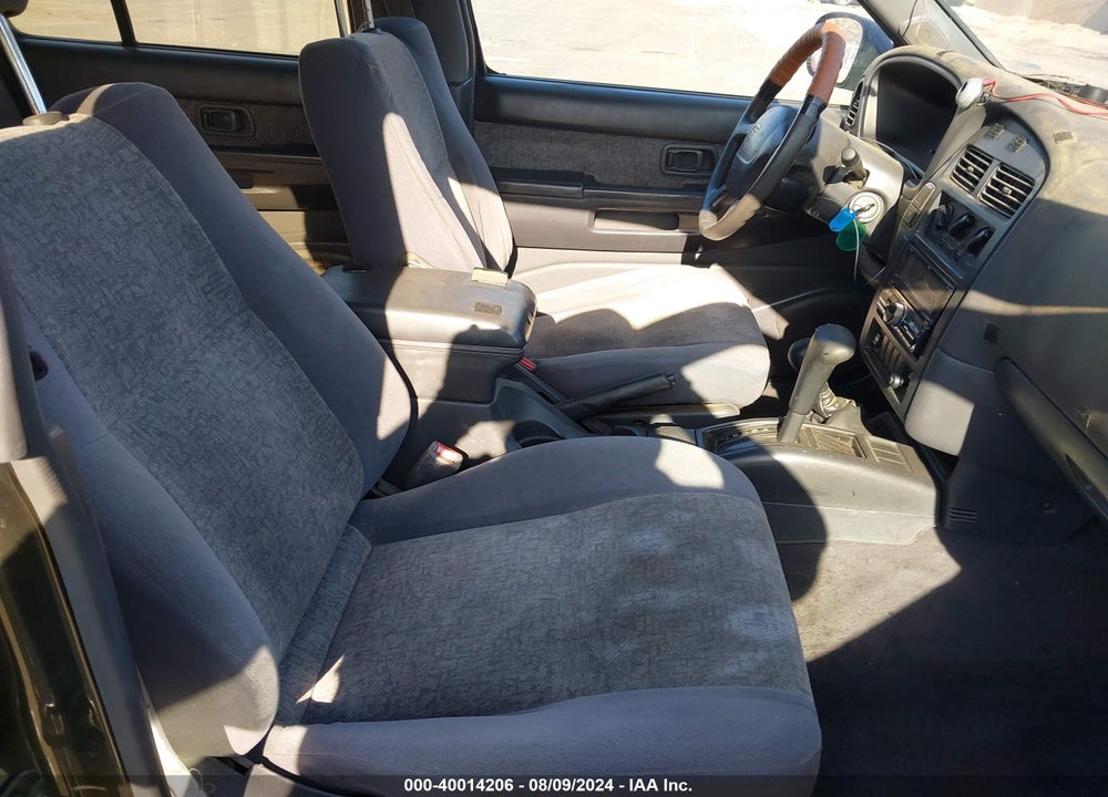 1998 NISSAN PATHFINDER VIN: JN8AR05Y1WW235493