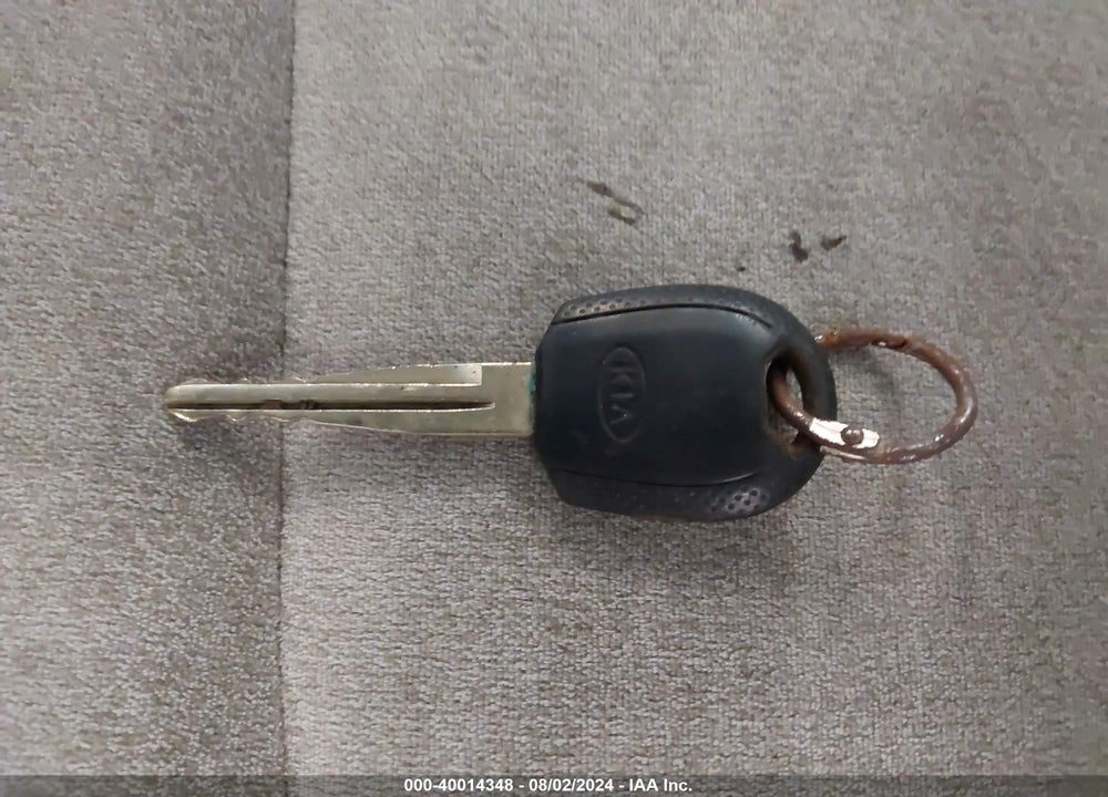 2004 KIA OPTIMA EX/LX VIN: KNAGD126245282870
