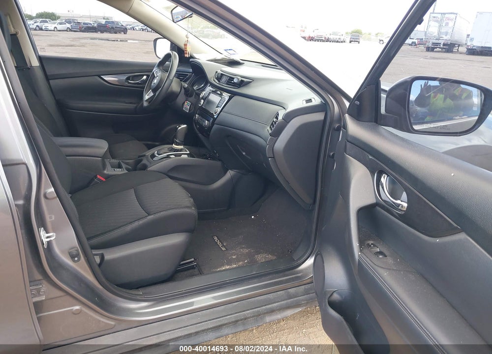 2018 NISSAN ROGUE SV VIN: KNMAT2MT6JP583985