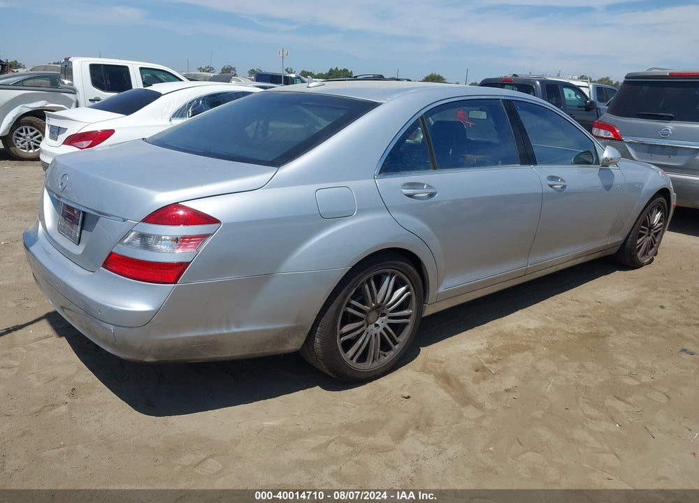 2009 MERCEDES-BENZ S 550 VIN: WDDNG71X99A261582