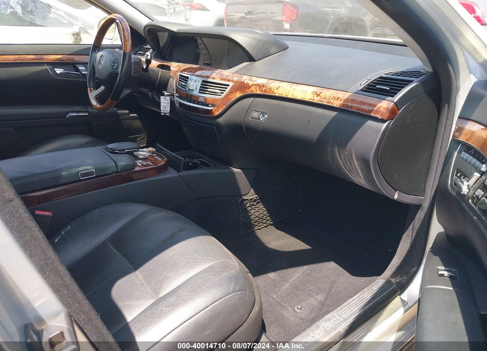 2009 MERCEDES-BENZ S 550 VIN: WDDNG71X99A261582