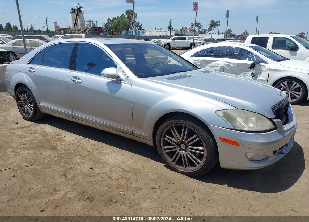 2009 MERCEDES-BENZ S 550 VIN: WDDNG71X99A261582