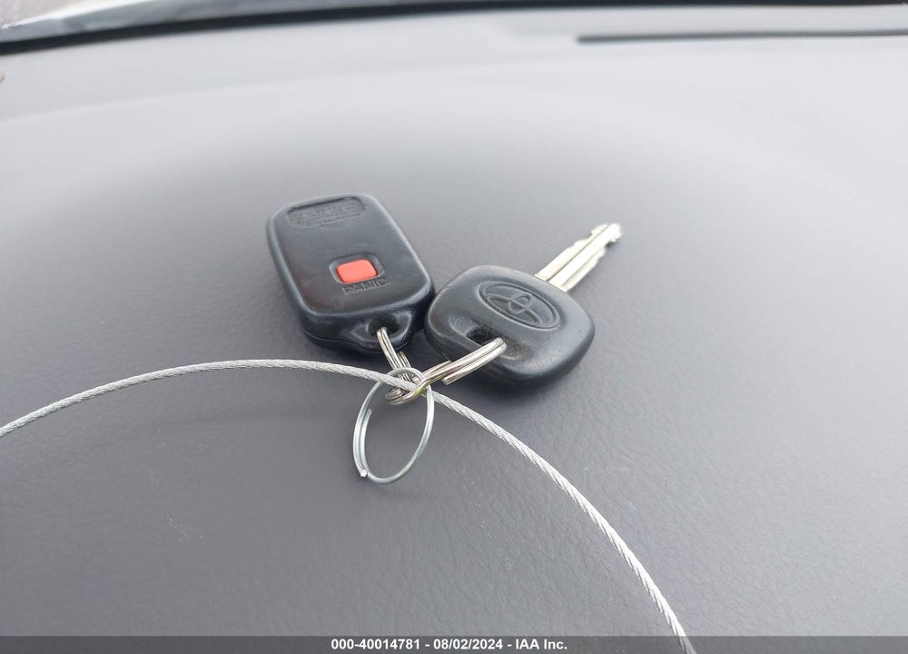 2005 TOYOTA COROLLA LE VIN: 1NXBR32E55Z409843