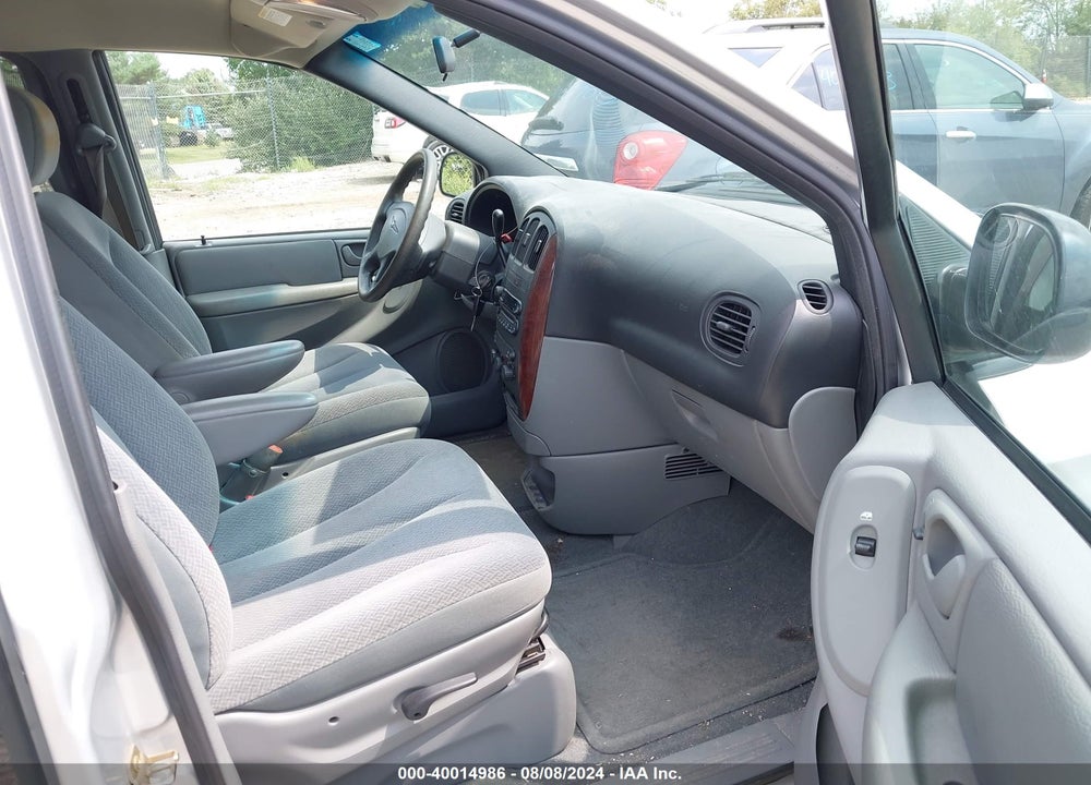 2004 CHRYSLER TOWN & COUNTRY VIN: 1C4GP45R54B579912