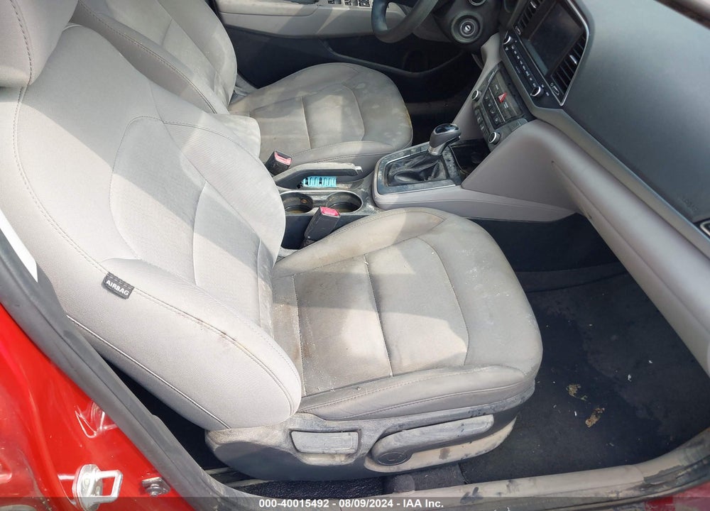 2017 HYUNDAI ELANTRA SE VIN: 5NPD84LF6HH180438