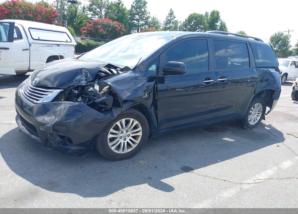 2017 TOYOTA SIENNA XLE 8 PASSENGER VIN: 5TDYZ3DC2HS805893