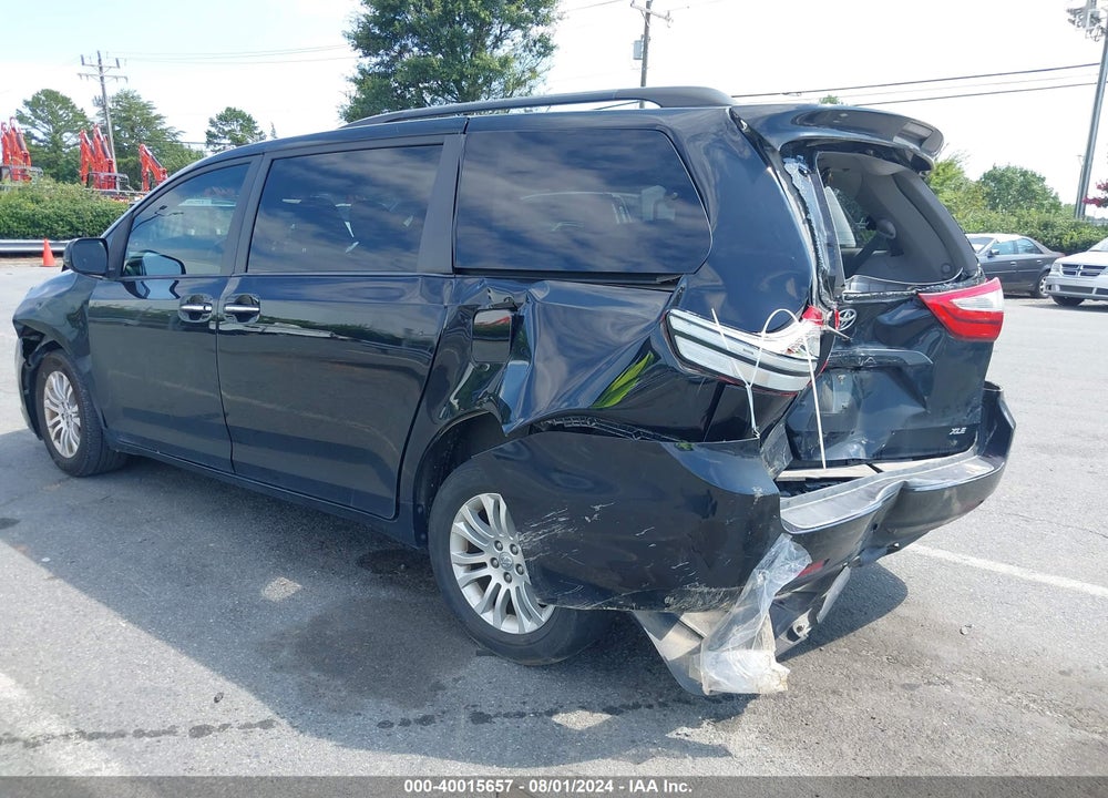 2017 TOYOTA SIENNA XLE 8 PASSENGER VIN: 5TDYZ3DC2HS805893