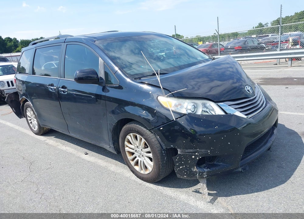 2017 TOYOTA SIENNA XLE 8 PASSENGER VIN: 5TDYZ3DC2HS805893
