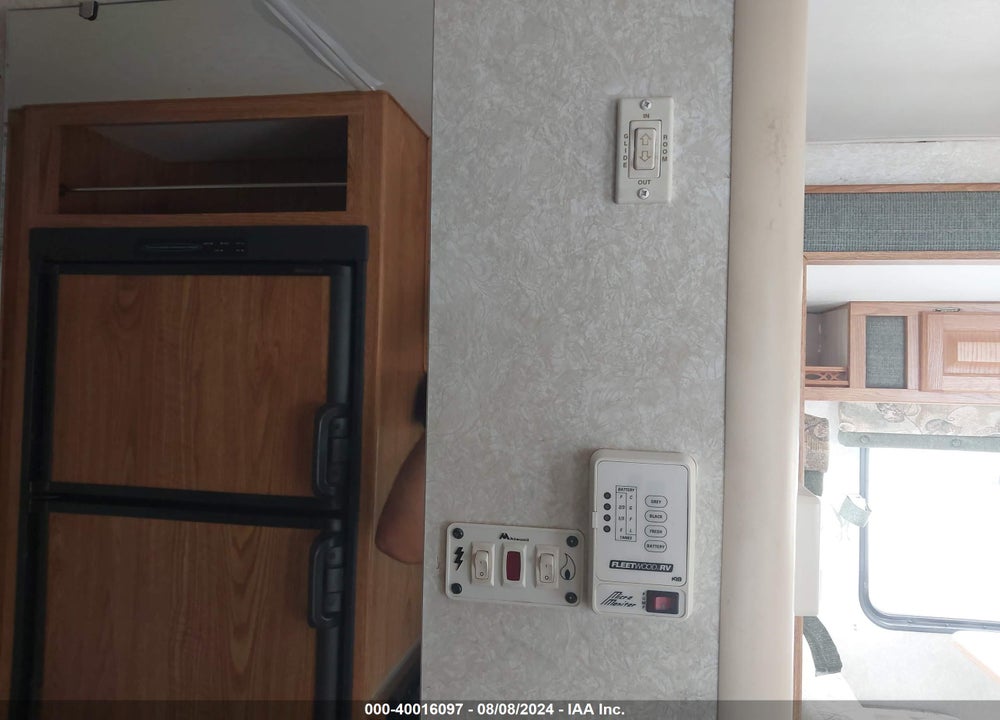 2004 FLEETWOOD WILDERNESS 260FLS VIN: 1ED1F262942811268