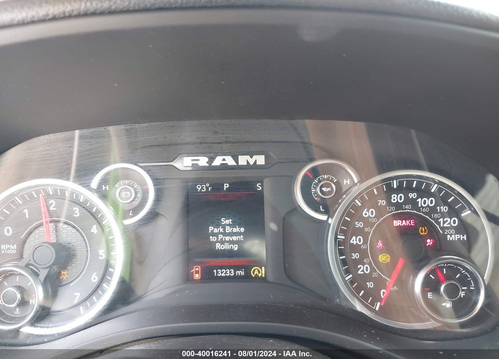 2024 RAM 1500 TRADESMAN QUAD CAB 4X4 6'4 BOX VIN: 1C6RRFCGXRN133624