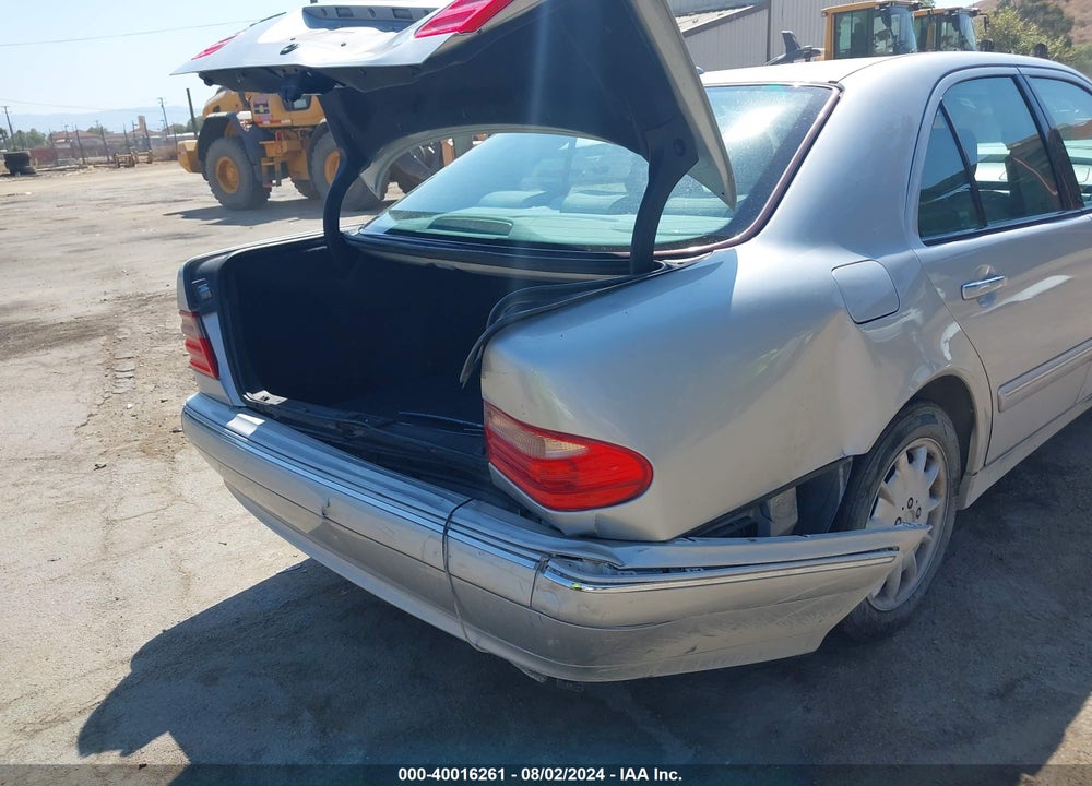 2000 MERCEDES-BENZ E 320 VIN: WDBJF65J7YB026519