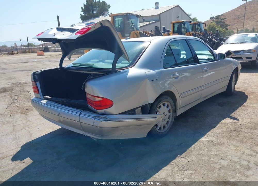 2000 MERCEDES-BENZ E 320 VIN: WDBJF65J7YB026519