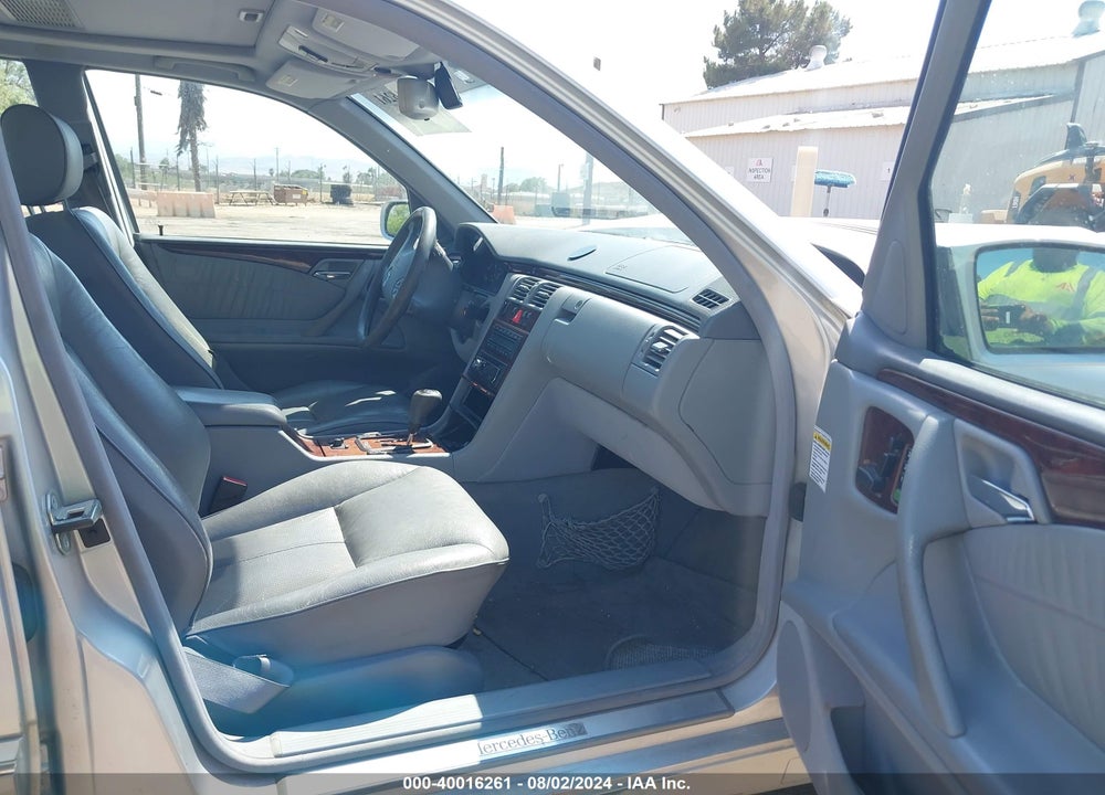 2000 MERCEDES-BENZ E 320 VIN: WDBJF65J7YB026519