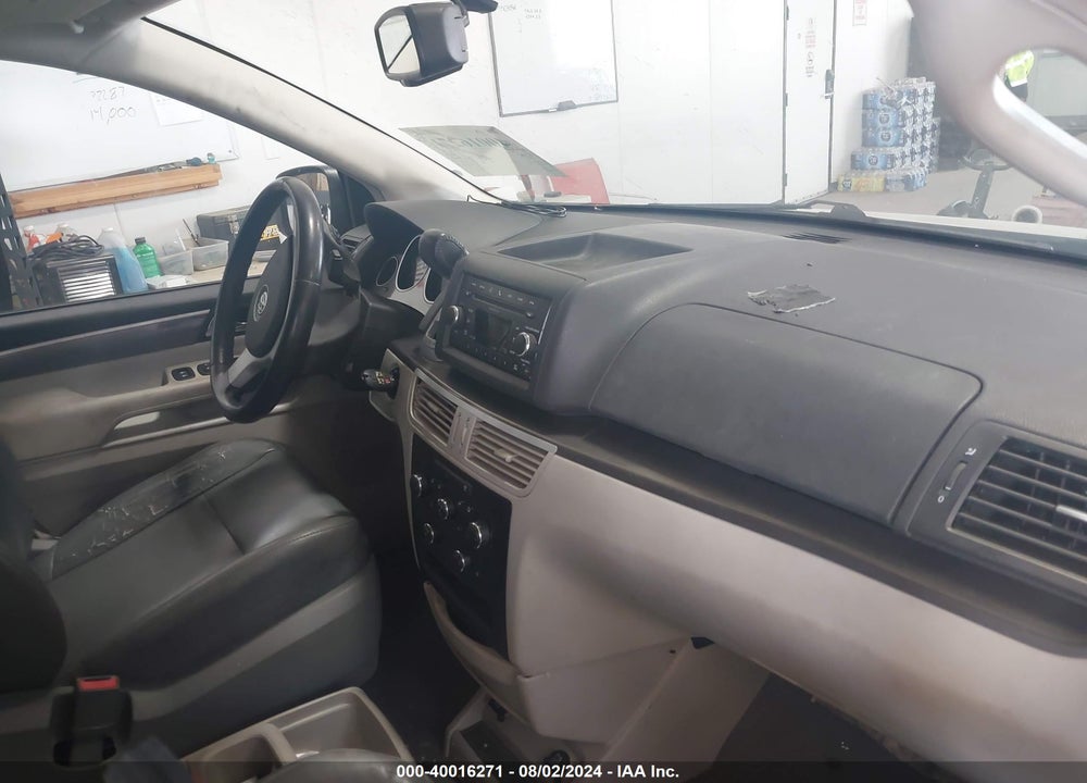 2010 VOLKSWAGEN ROUTAN SE VIN: 2V4RW3D12AR407583