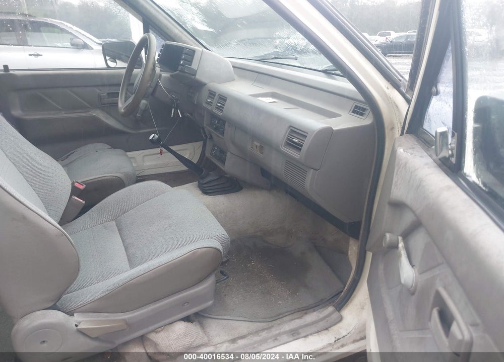 1993 ISUZU CONVENTIONAL SPACE CAB VIN: JAACL16E6P7204727